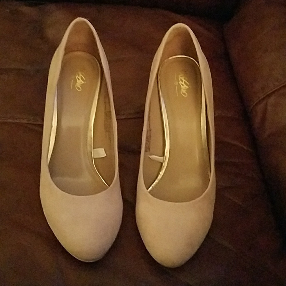 Taupe shoes sz 9.5